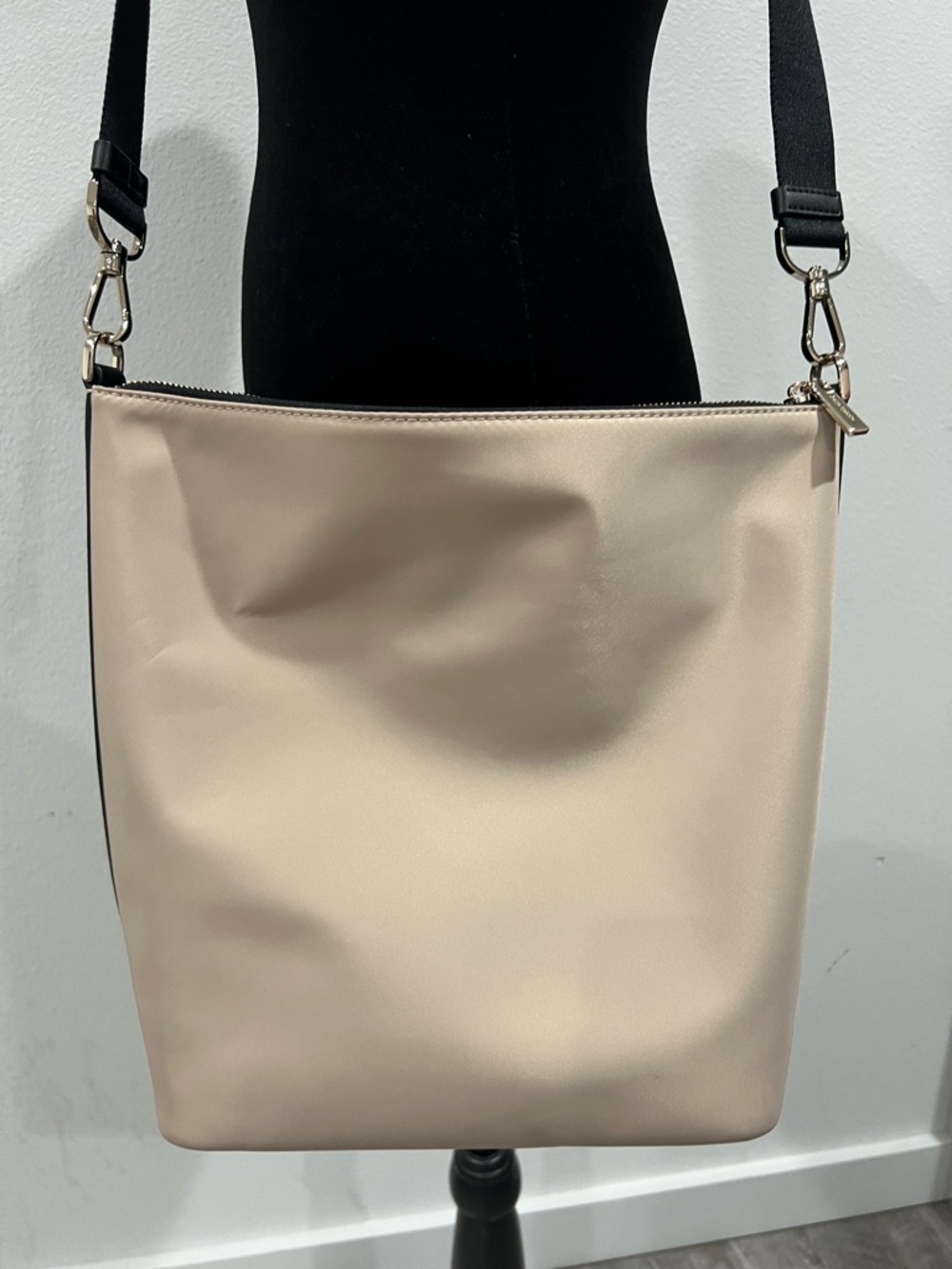 Kate Spade Chelsea Large Duffle Crossbody Beige Neutral Everyday Bag - Picture 9 of 12